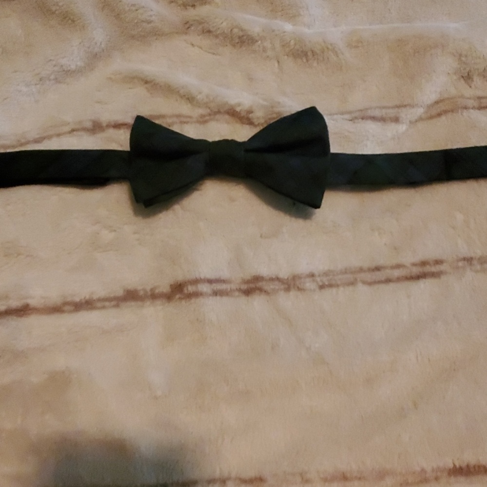 Tommy Hilfiger Bow Tie - Picture 2 of 2